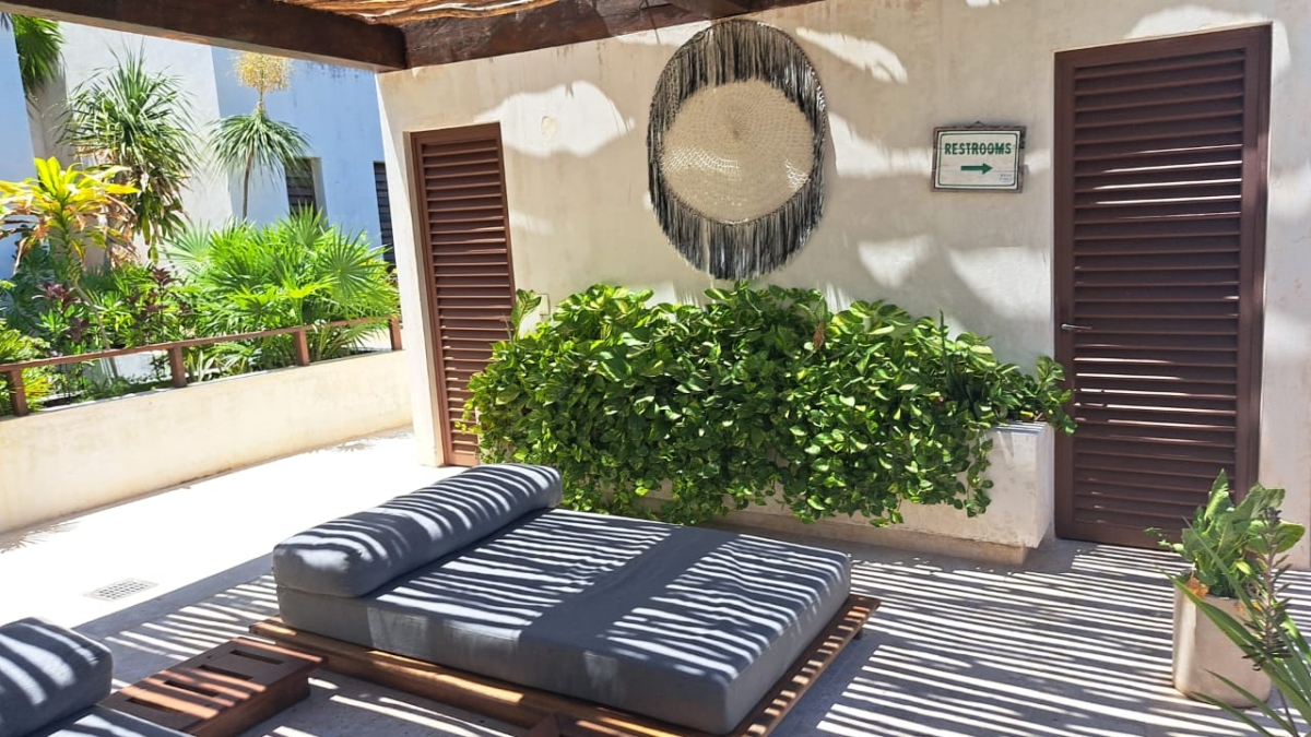Jungle Lux in Turquoise Tulum for 4