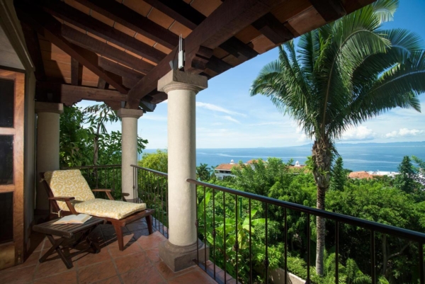 Wine, Ski, or Sea For 6+