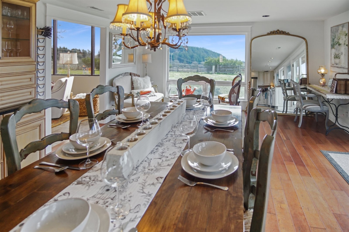 Oregon Wine Getaway for 6
