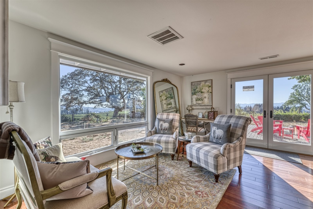 Oregon Wine Getaway for 6