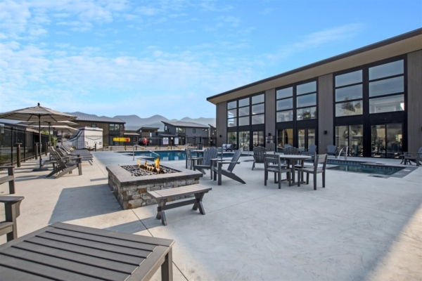 Wine, Ski, or Sea For 6+