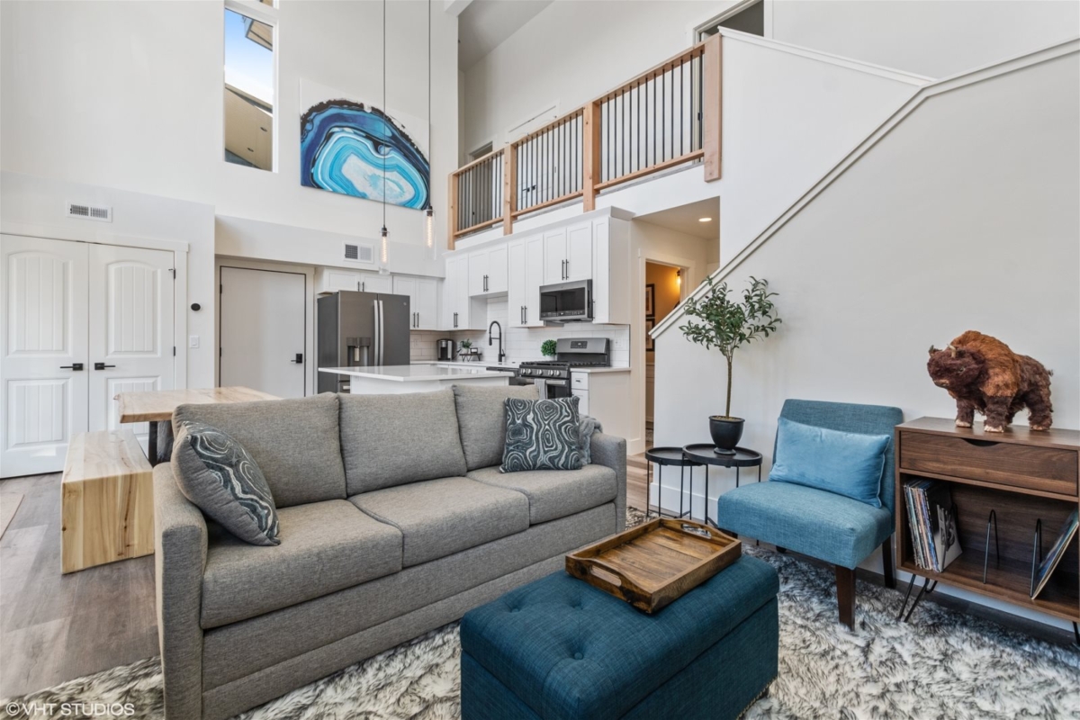 Wine, Ski, or Sea For 6+