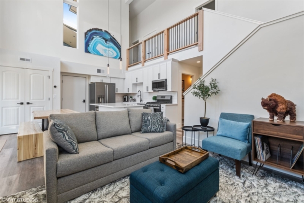 Wine, Ski, or Sea For 6+